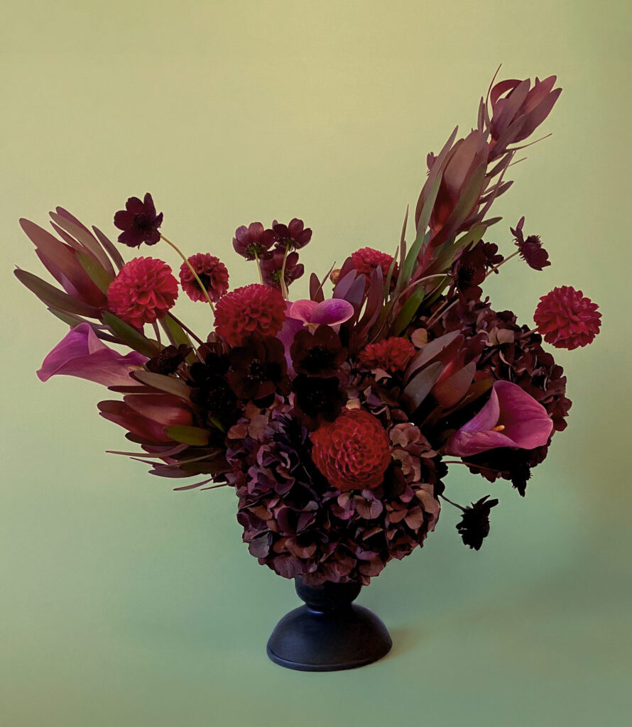 peonia-design-floral-bouquet-morticia-rouge-vert-design-evenement-deuil-mariage-lyon-rhone